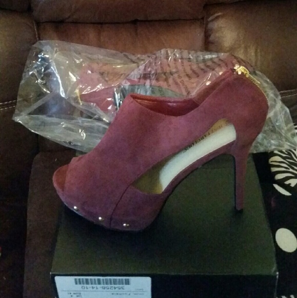 Heels - Picture 2 of 2