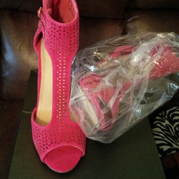 Pink Heels - Picture 2 of 2