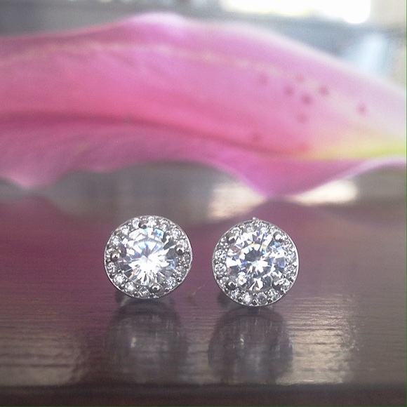 NWT The Julia Stud Earrings- Small - Picture 2 of 4