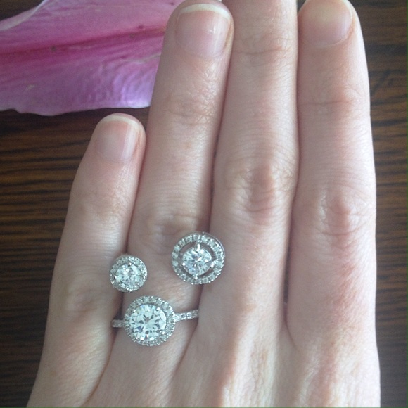 NWT The Julia Stud Earrings- Small - Picture 4 of 4