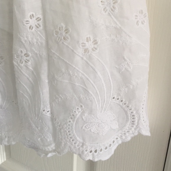 White eyelet scalloped hem strapless dress - Picture 3 of 4