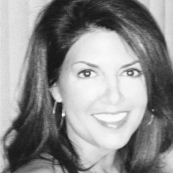 Meet your Posher, Stephanie - Picture 2 of 2