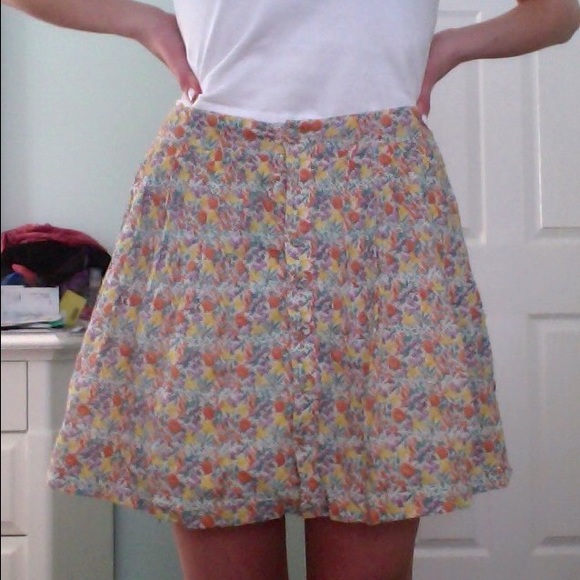 Free People Dresses & Skirts - FREE PEOPLE floral skirt with button details, SZ 4