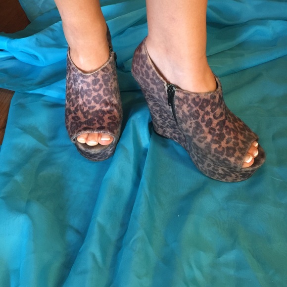 Leopard wedges