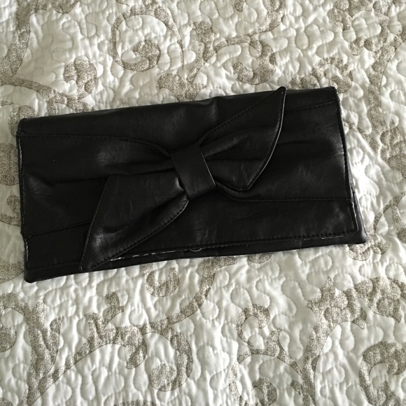 Black bow clutch purse