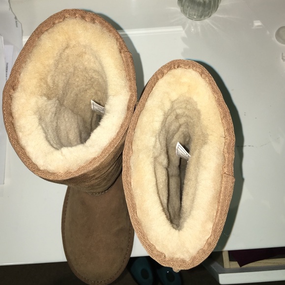 New uggs - Picture 3 of 4