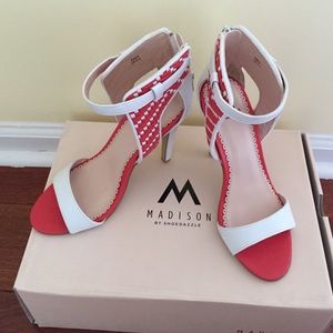 New size 5.5 strappy sandles