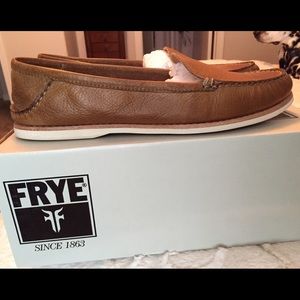 NEW Frye Quincy Venetian loafer in camel