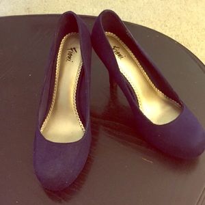 Navy blue sued heels, size 5 1/2