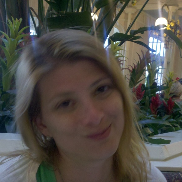 Meet your Posher, Jenn - Picture 1 of 1