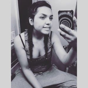 Meet your Posher, Abril