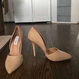 Steve Madden Nude Suede Pumps