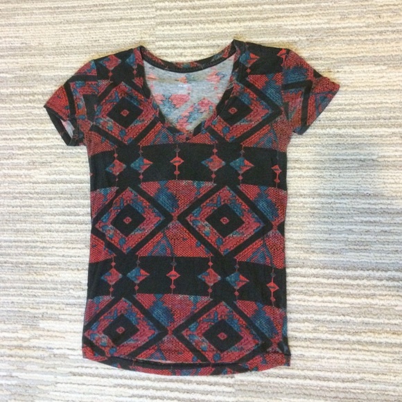 short sleeve aztec geometric tee