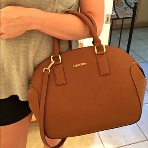 JUST LOWERED!❗️Calvin Klein domed bag