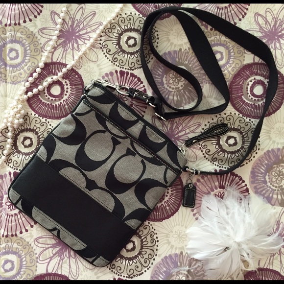 Coach Handbags - Authentic Coach Hipster Bag!