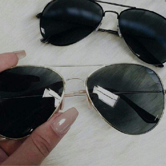 NWT Aviator Sunglasses - Picture 1 of 2