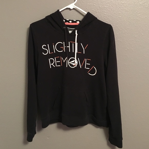 black volcom pull over