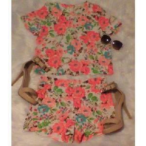 **SALE **FLORAL CROP TOP & SHORTS SET