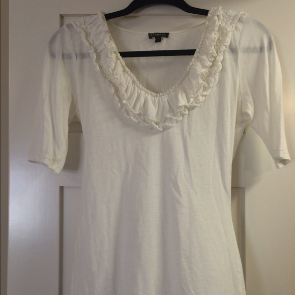V neck with ruffles