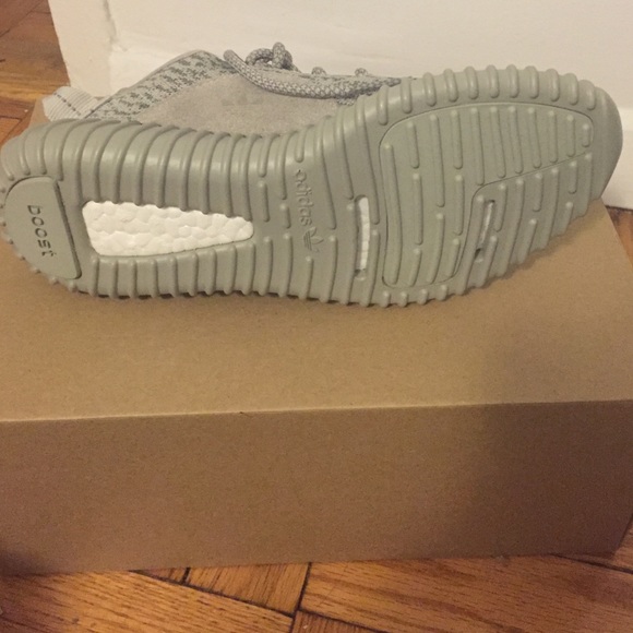 100% Authentic Yeezy Boost Sneakers. NEVER WORN. - Picture 3 of 4