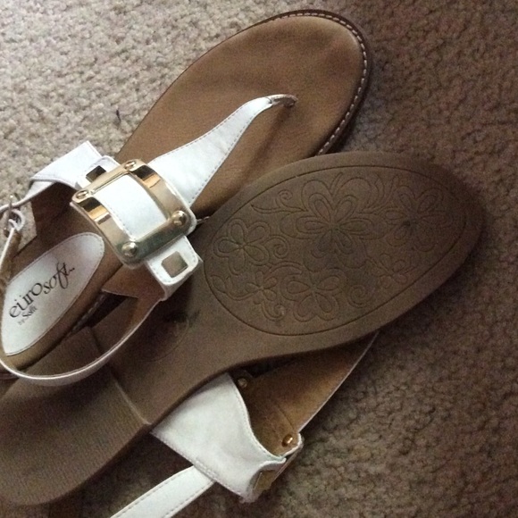 Sandals - Picture 3 of 3