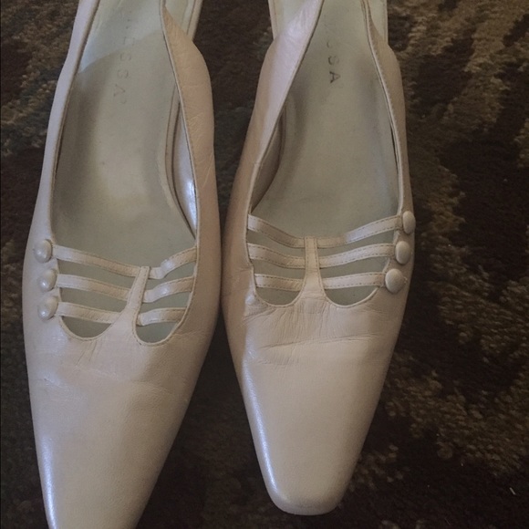 Genuine leather pearlerized sling back