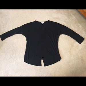 Three-quarter sleeve black v-neck