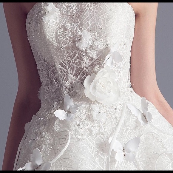 Glamorous fashionable wedding gown - Picture 4 of 4