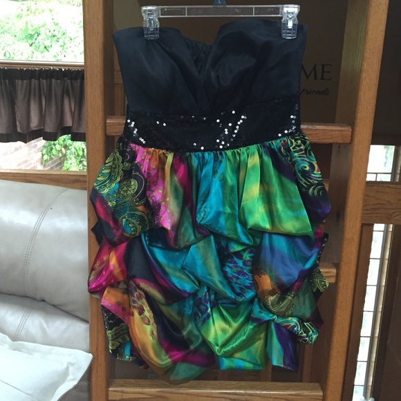 Strapless formal dress