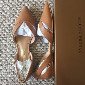 BNWB Cut out flats