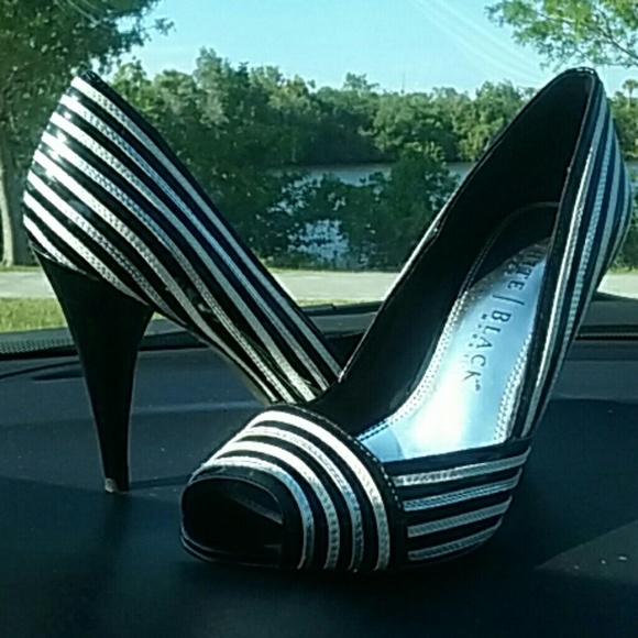 Whitehouse Black Market Pumps