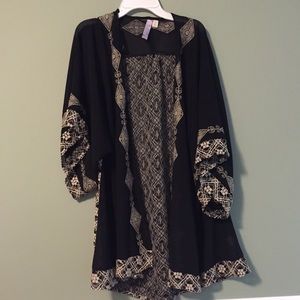 Francesca's Black and Cream Aztec Kimono