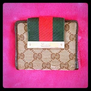 Cute Lil' *GUCCI WALLET*
