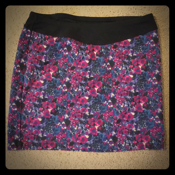 Floral Mini Skirt - Picture 1 of 2