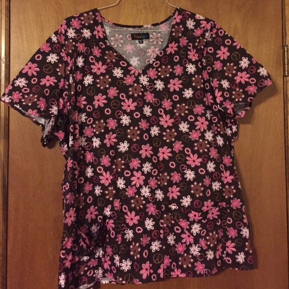 Peaches Scrub top with 2 front pockets