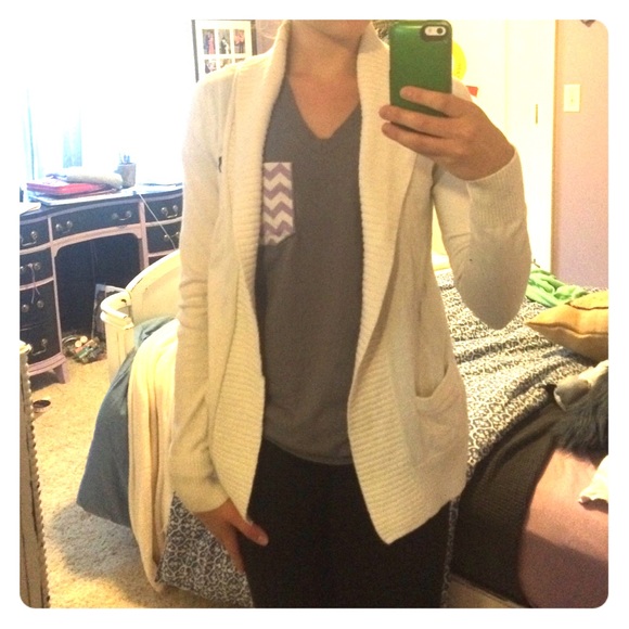 Abercrombie cream sweater
