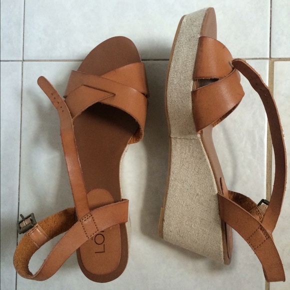 NEW wedge brown sandals