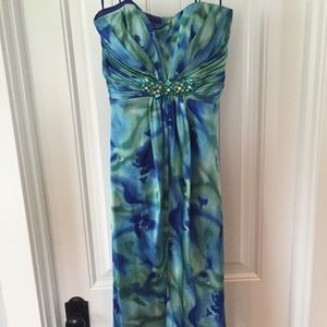 Formal dress size 2 worn once!