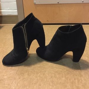 Black heals *Willing to negotiate price*