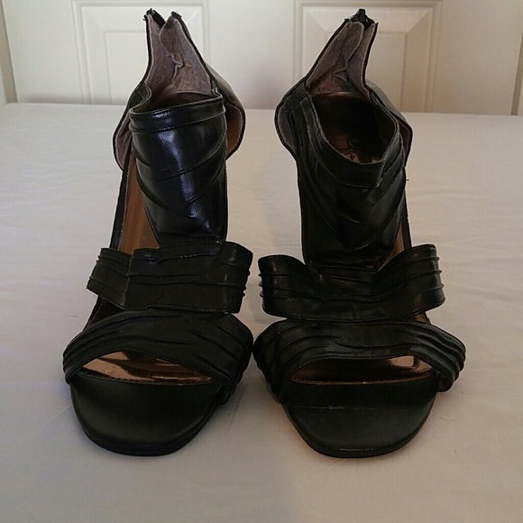 Goffrey Perelli Shoes - GOFFERY PERELLI. Open Toe. 4 1\4" Heels. Black