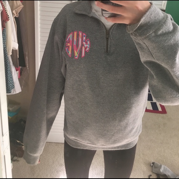 Lilly Pulitzer monogrammed pullover (KVE)
