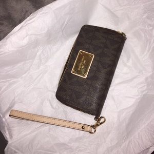 Micheal Kors wallet