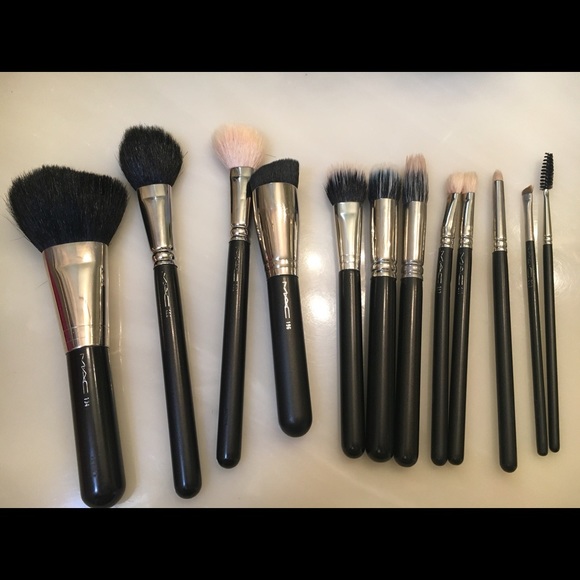MAC brushes - Picture 1 of 3