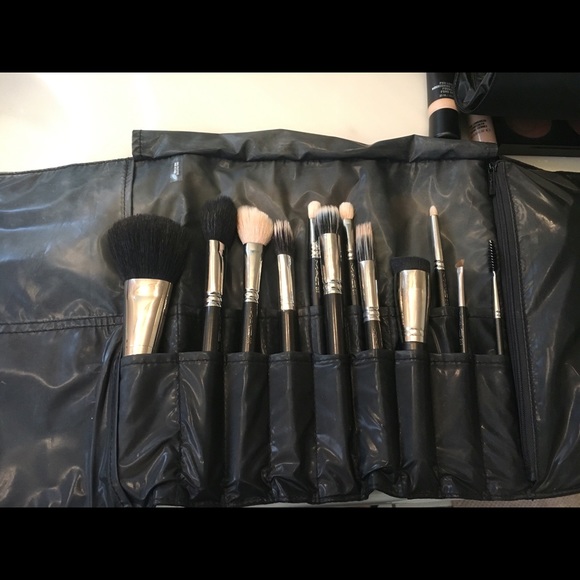 MAC brushes - Picture 2 of 3