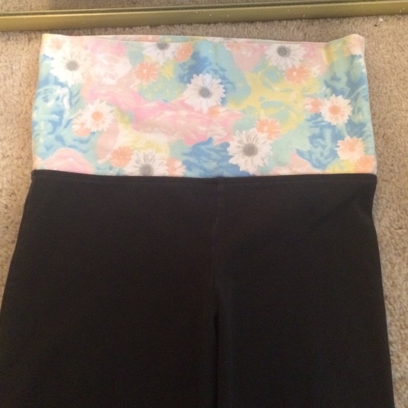 Victoria's Secret PINK yoga pants - Picture 1 of 3