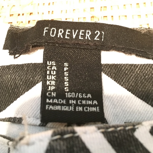 Pattern Shorts. - Picture 2 of 4