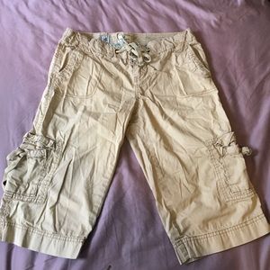 Bermuda/boyfriend/cargo khaki shorts
