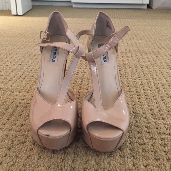 Nude heels with a gold heel