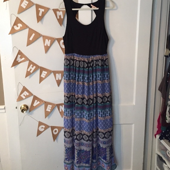 Gibson Latimer Dresses & Skirts - Silky tribal summer maxi dress