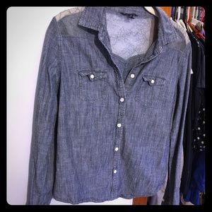 American eagle button down top
